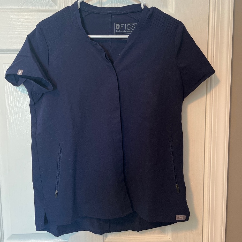 Figs scrub top